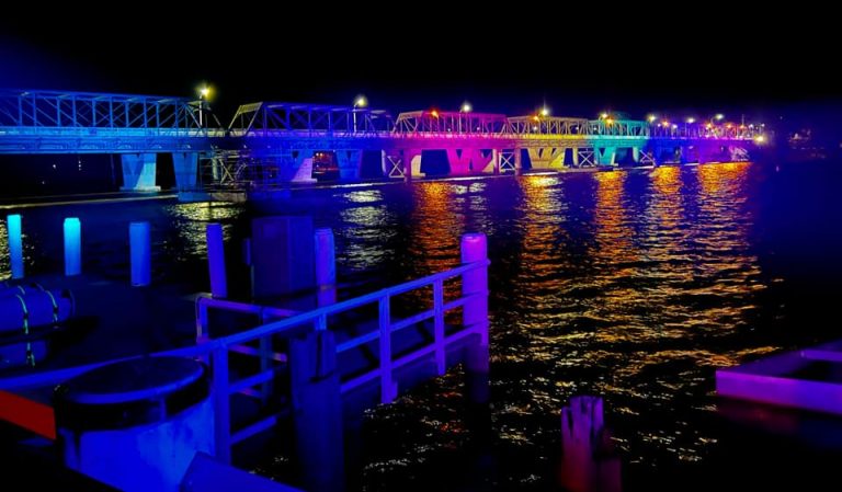 nowra-bridge-at-the-sdholahven-river-festival-2022